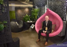 CEO of Unknown Nordic Soren Bech Dalhoff Kristensen showed the Danish brand’s handmade lava stone products. The material is 3 times stronger than steal, but a lot lighter. That’s why the brand can even make hanging chairs out of the material, like this lovely pink one!